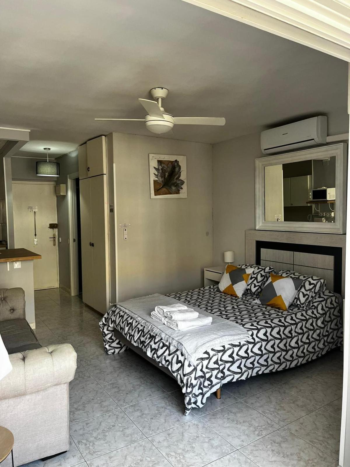 Encantador Estudio Con Piscina 베날마데나코스타 외부 사진